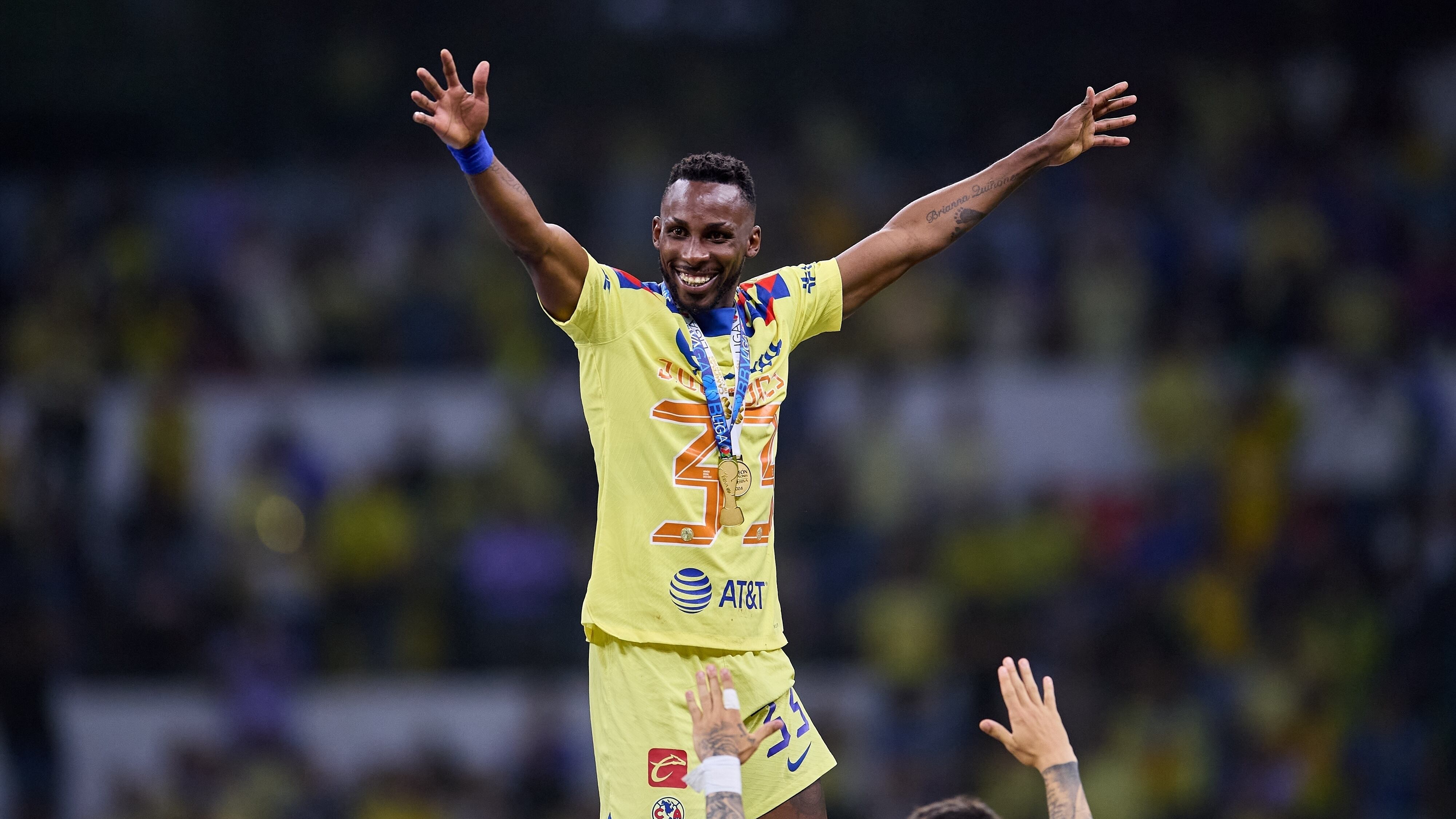 Julián Quiñones dejará al América tras haber conquistado el bicampeonato.