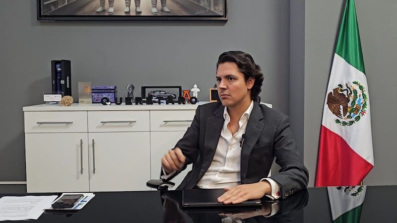 Alejandro Sterling.