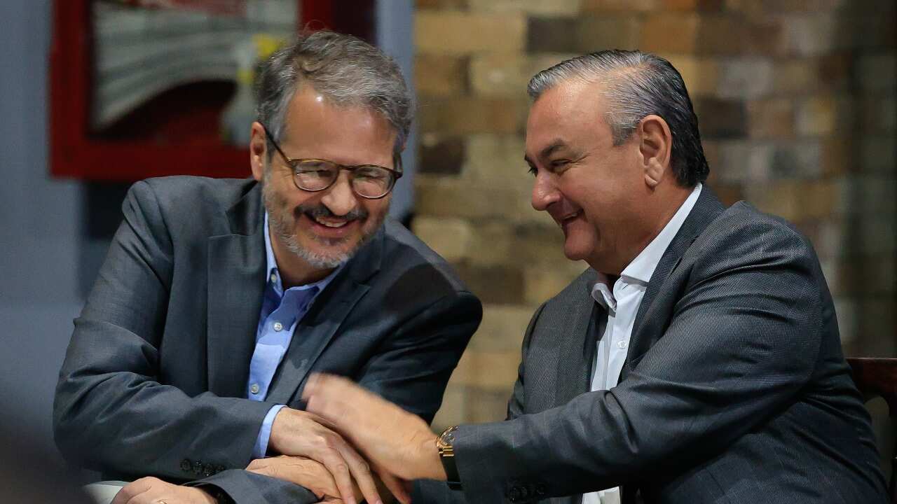 García (derecha) estará al frente del cargo por los próximos seis meses.