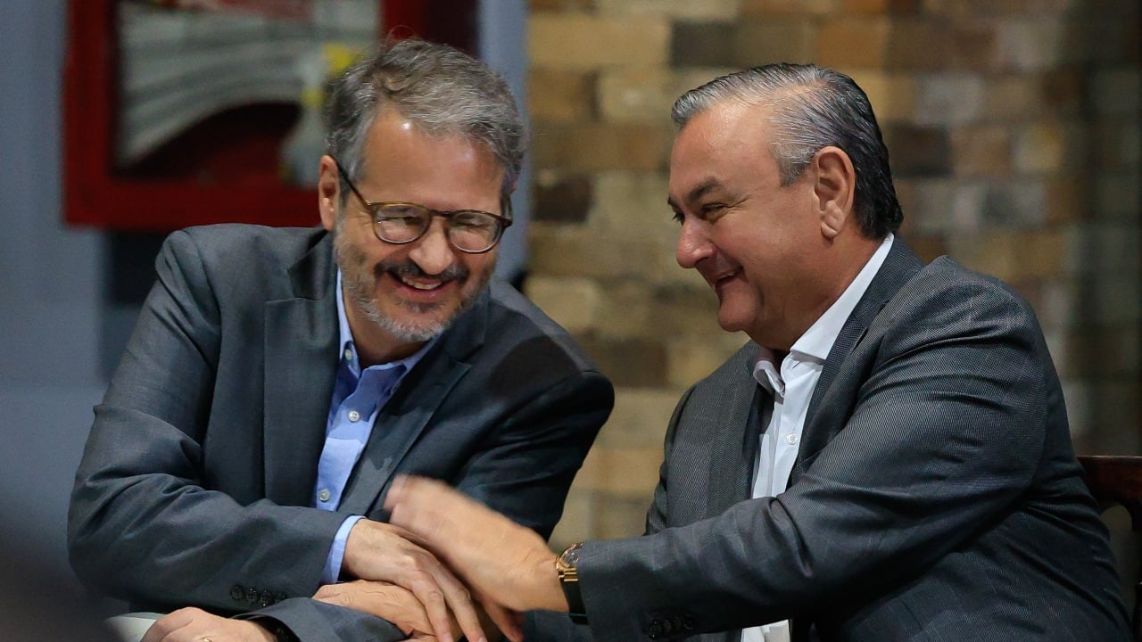 García (derecha) estará al frente del cargo por los próximos seis meses.