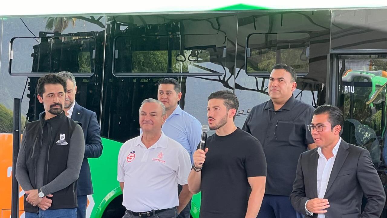 El gobernador entregó nuevas unidades en la Ruta 224