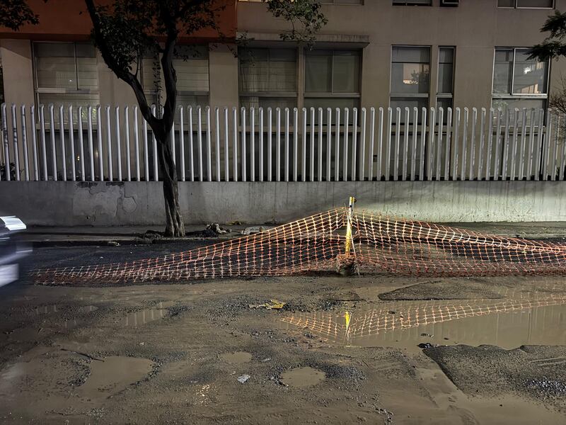 Enormes baches convierten calles de Polanco en una 'zona de guerra'