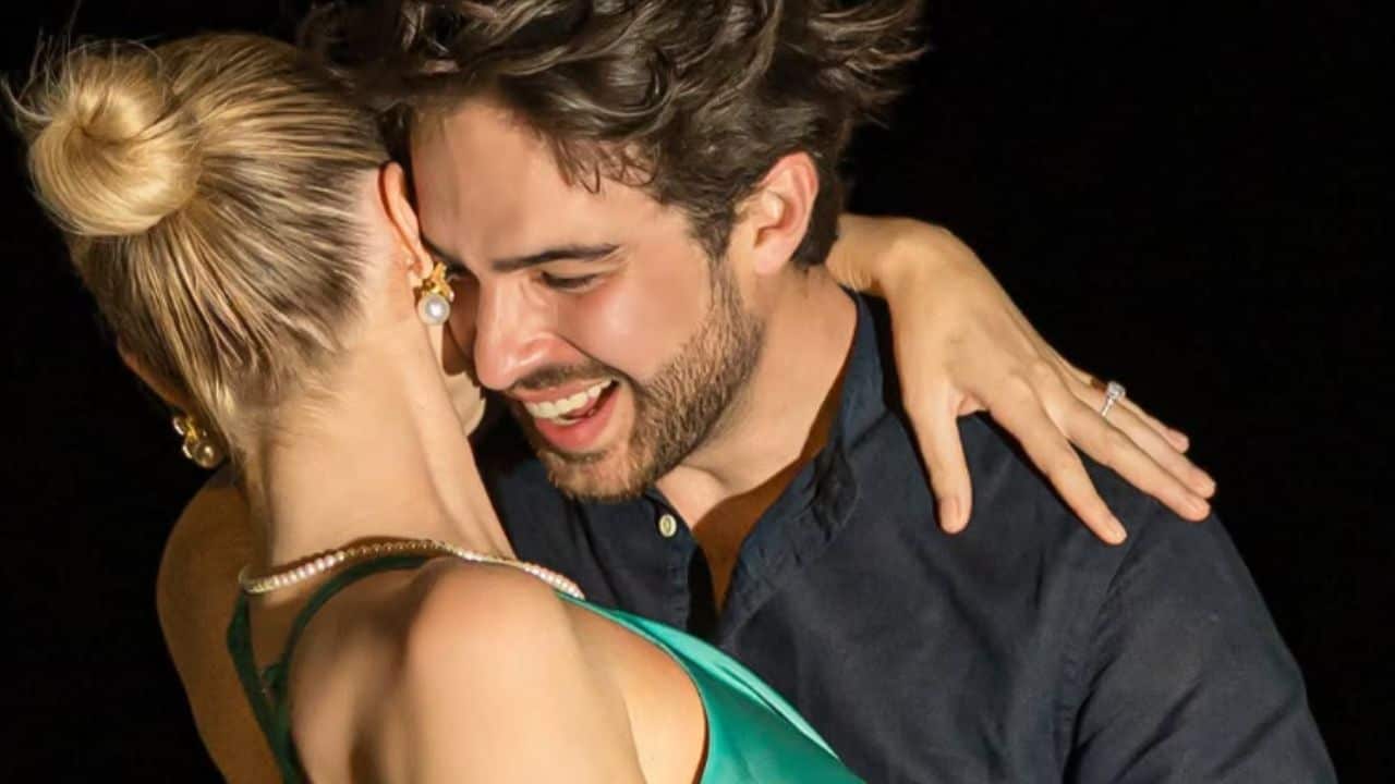 Participante de Miss Universo se compromete después del certamen de belleza