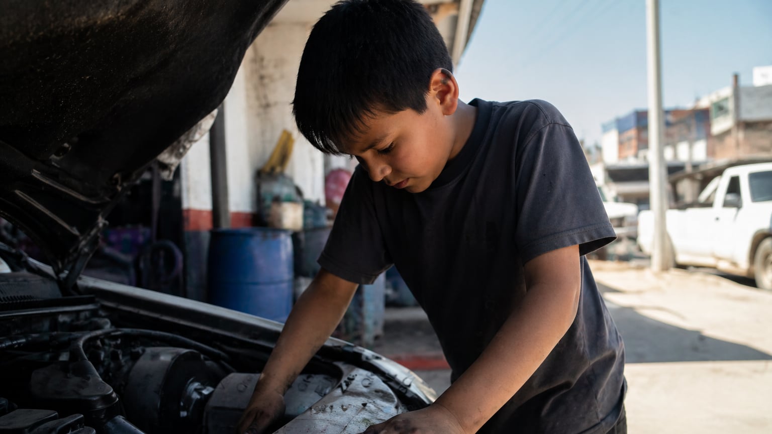 Trabajo temprano y abandono escolar aumentan entre jóvenes en Guanajuato.
