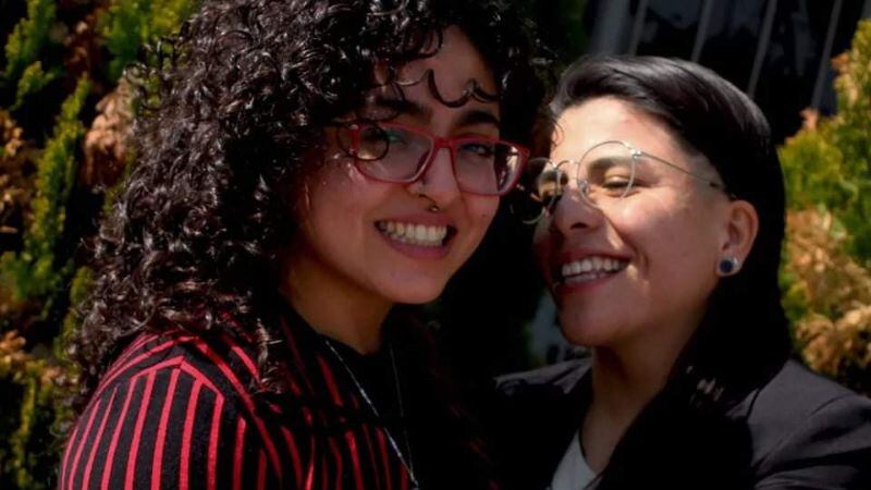 Metrobús atropella a matrimonio de mujeres en Tlatelolco