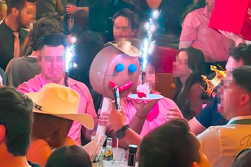 Alertan por riesgo mortal: buscan prohibir bengalas en bares y antros de la CDMX