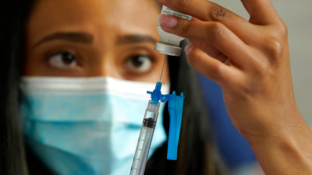 Vacuna: OMS pide a países esperar dosis de refuerzo