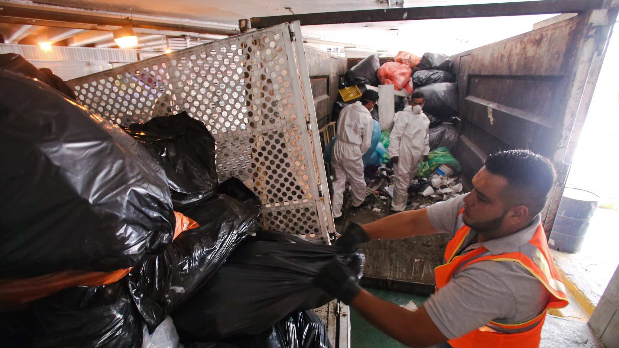 Uno de los proyectos es construir centros de transferencia para que llegue la menor cantidad posible de basura a los vertederos.