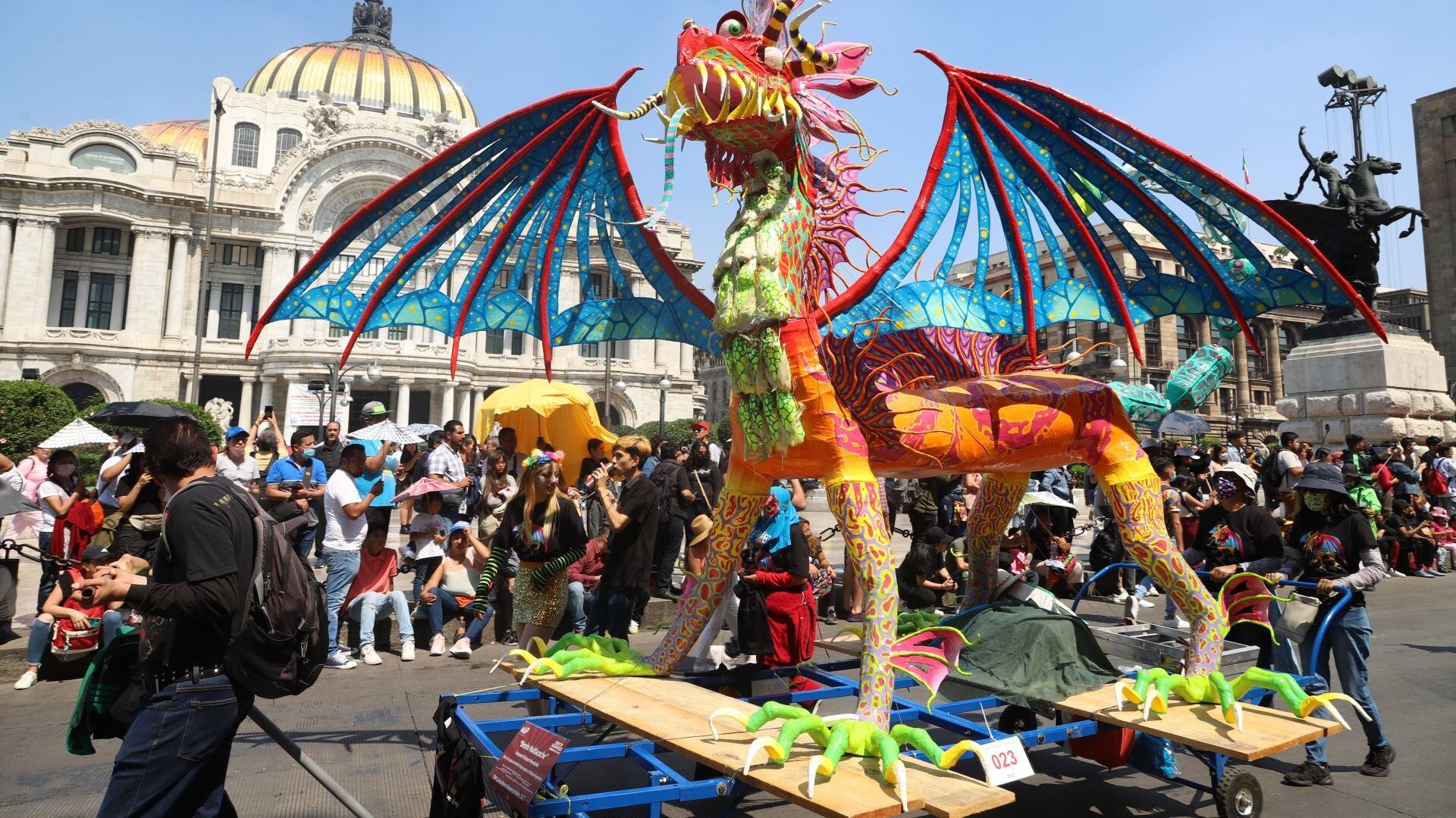 Se llevó a cabo el 14vo desfile y concurso de alebrijes monumentales del Museo de Arte Popular en las principales calles de la Ciudad de México.