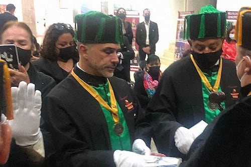 Sergio Mayer en la mira: lo acusan de “maestría patito”… no supo contestar donde estudio