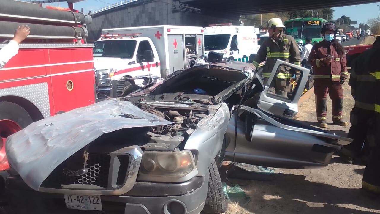 Los pasajeros de la camioneta sufrieron sólo lesiones menores a pesar de la gravedad del percance.