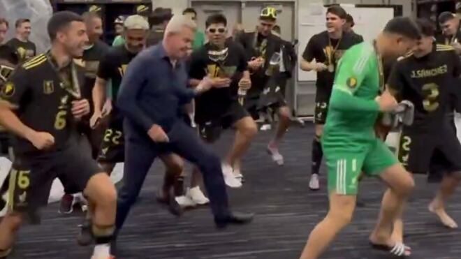 Javier Aguirre protagonizó Payaso de Rodeo en el vestidor del Tri.