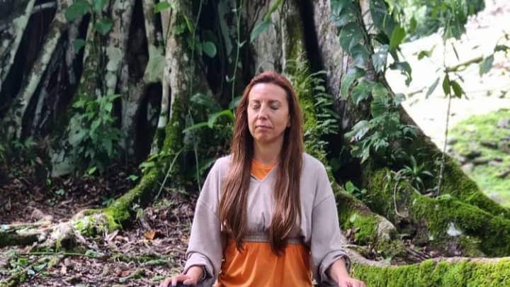 Señalan  a Mafe Walker, la mujer que dice hablar con extraterrestres, de practicar brujería tras hacerse una “limpia” en Catemaco