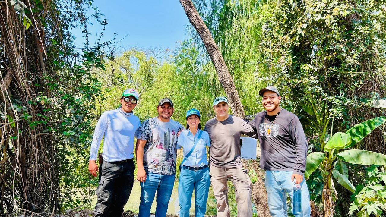 Para esta limpieza se contó con la participación de 34 personas incluyendo ciudadanía, personal del estero, autoridades municipales y federales. CORTESÍA/ GOBIERNO DE JALISCO