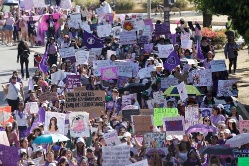 Mujeres, pobreza y migración: un vínculo crítico