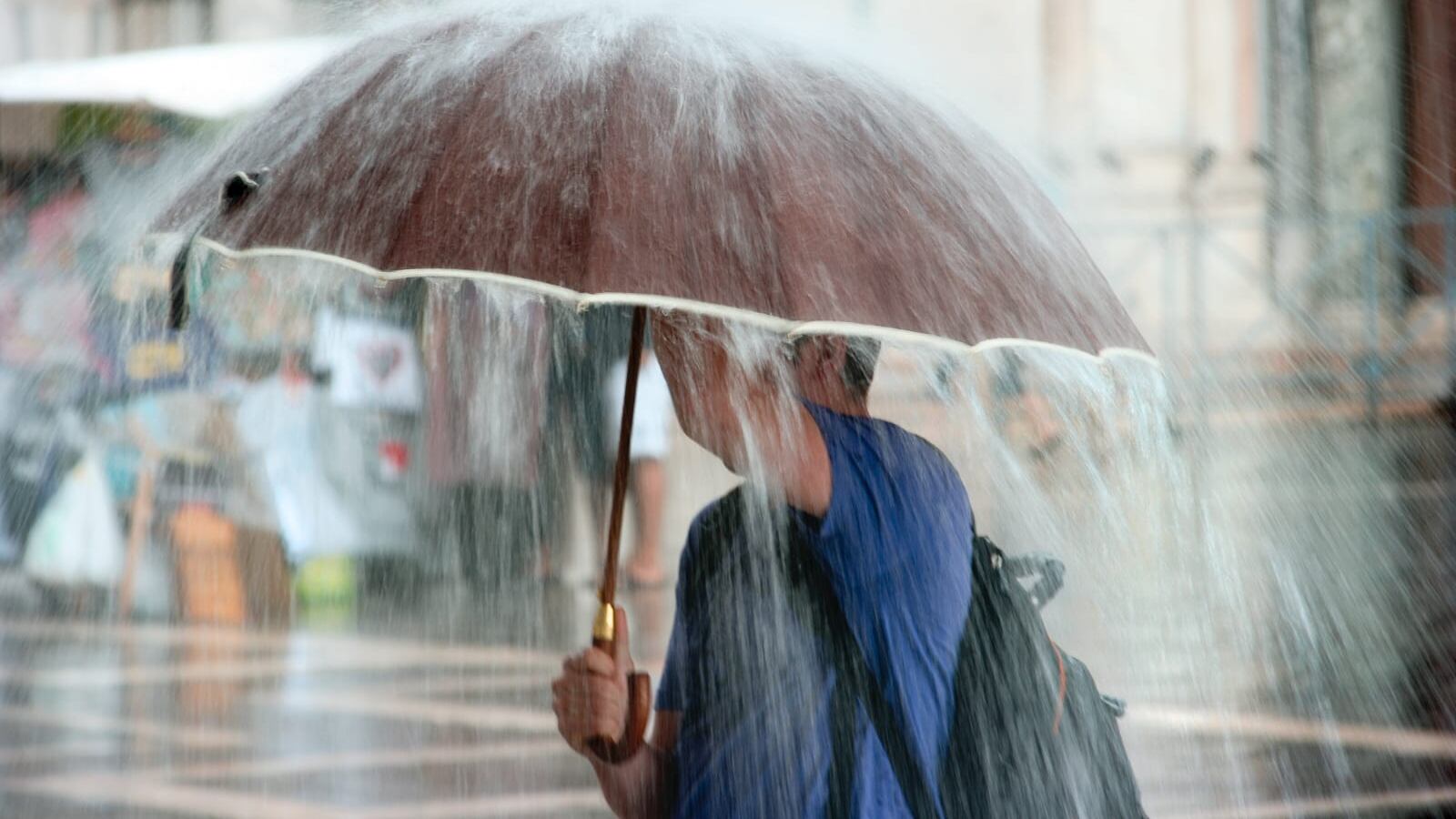 Hay que evitar exponerse a las corrientes, no cruzar lugares inundados y vigilar los vientos.