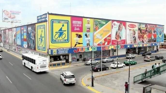 Miles de niños esperaban Navidad para ir a seleccionar sus juguetes.