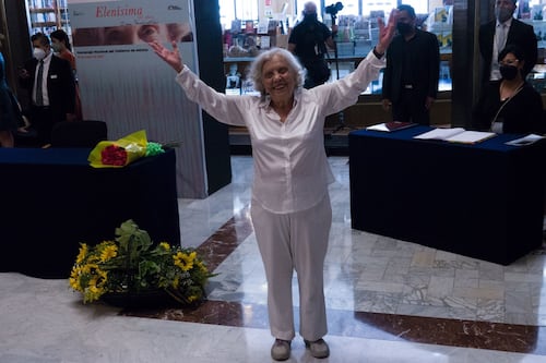 #PolíticaConfidencial Elena Poniatowska manda mensaje a Palacio Nacional
