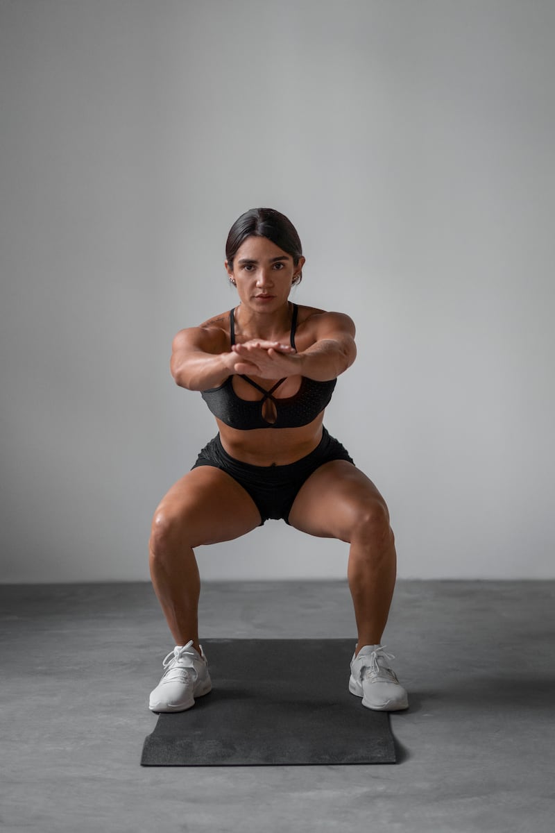 La calistenia es una disciplina que se ha puesto muy de moda en años recientes, siendo uno de los entrenamientos preferidos de los famosos. Foto: Freepik.