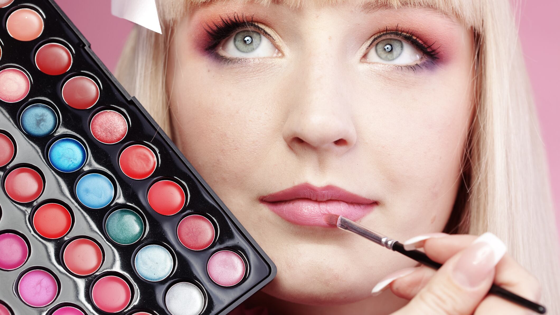 Las maquillistas de Báusse nos dan los siguientes consejos que te servirán para actualizar tu cosmetiquera con las nuevas tendencias en maquillaje.