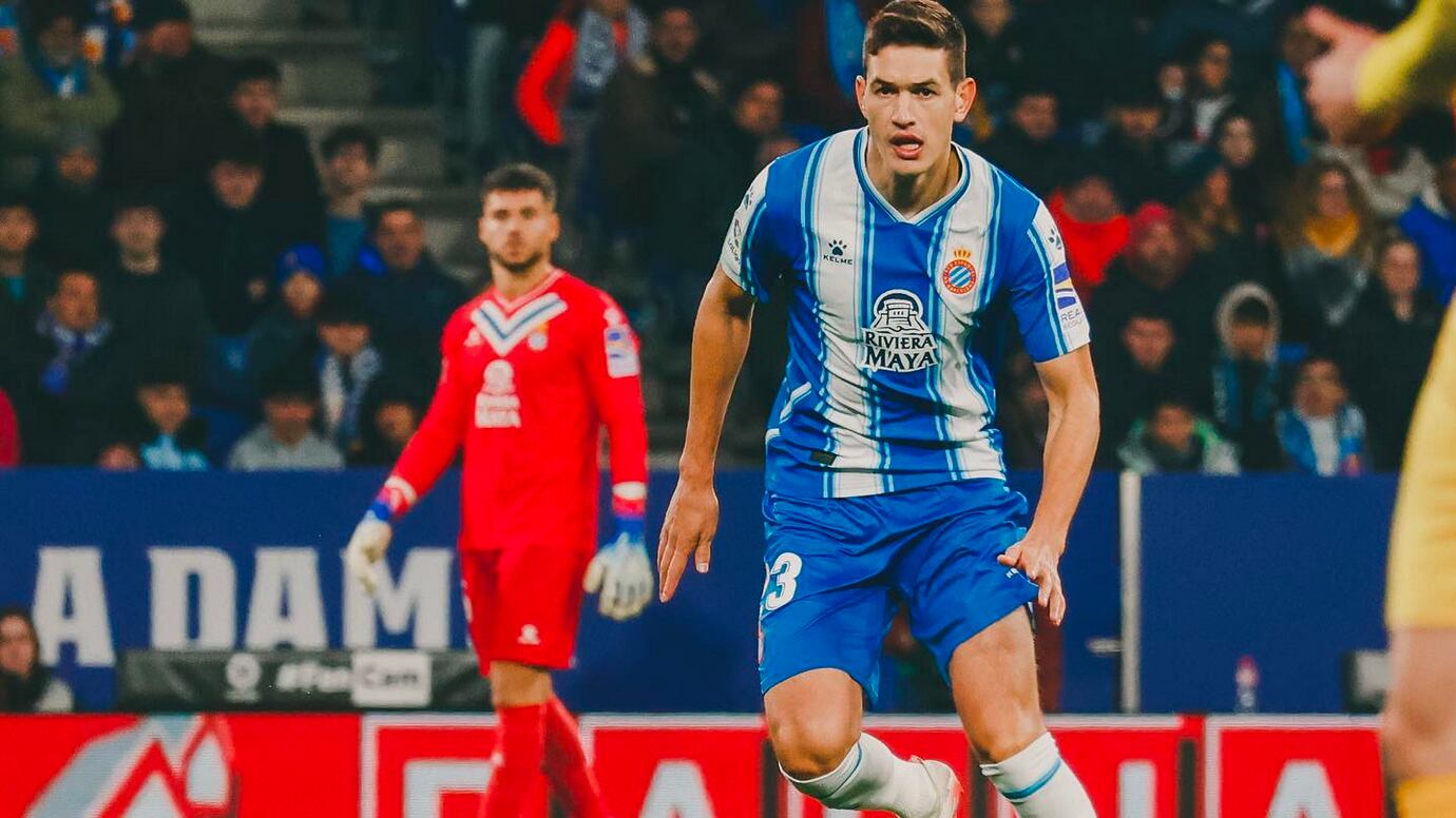 César Montes tuvo su quinta titularidad con el Espanyol.
