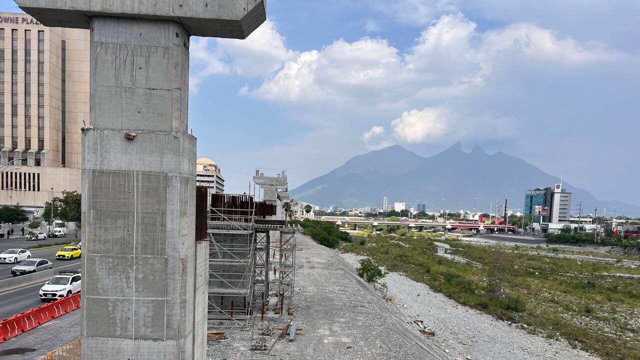 Durante todo el periodo vacacional de verano el carril exprés de Avenida Constitución permaneció cerrado.