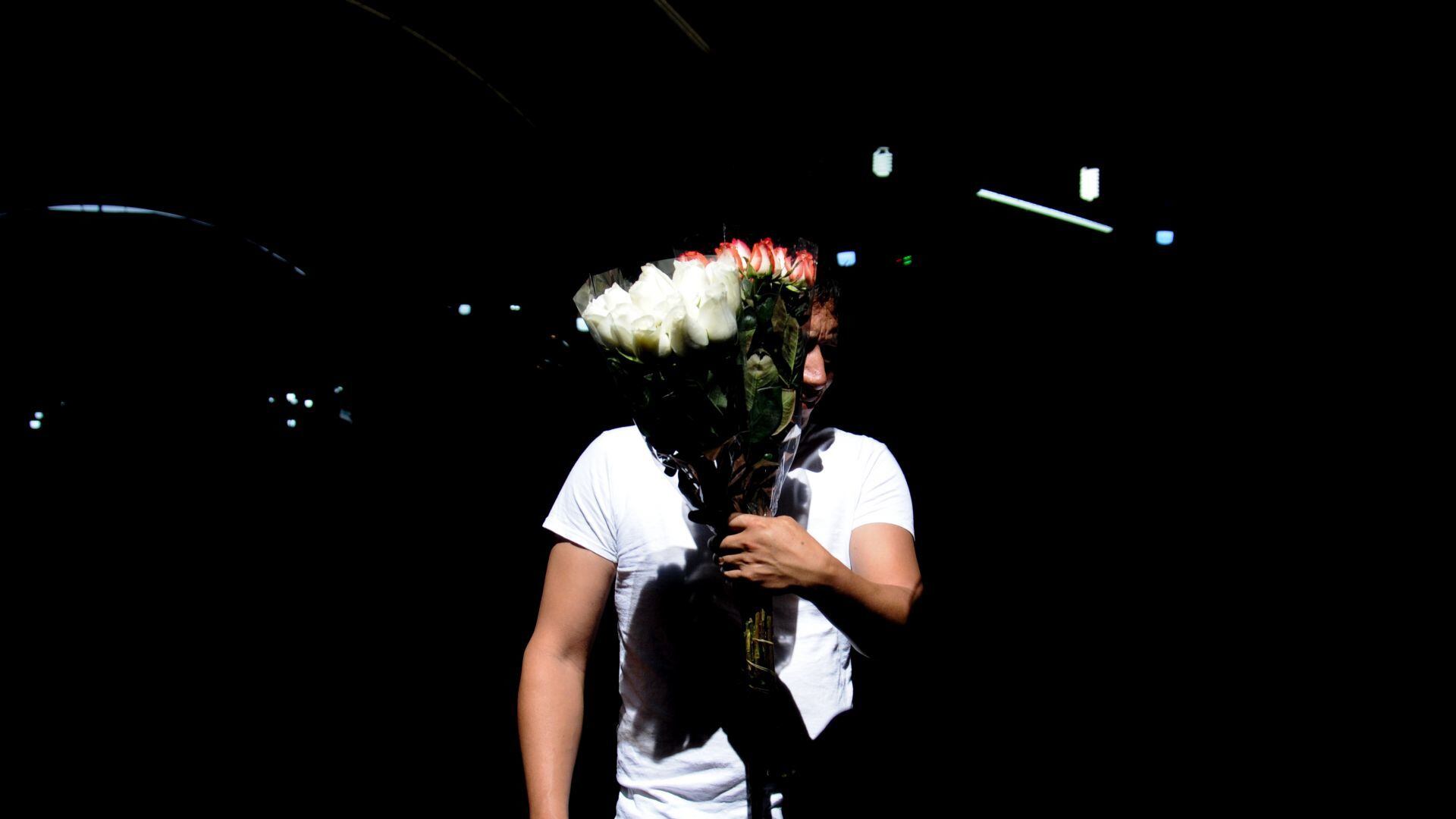 Un ramo de rosas no perdona un golpe