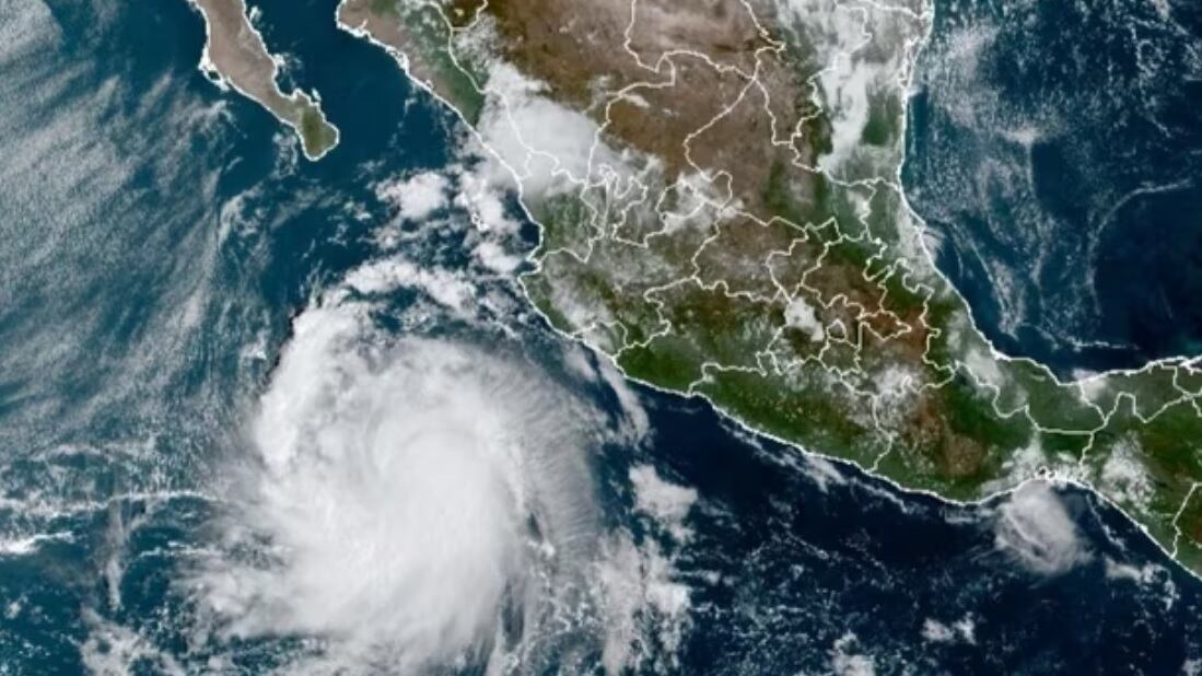 Entre los efectos de "Norma" se presentará un oleaje de 1 a 2 metros de altura en costas de las entidades mencionadas.