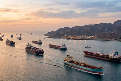 Irán reabre el Estrecho de Ormuz tras tregua en Líbano; baja tensión y cae el precio del petróleo