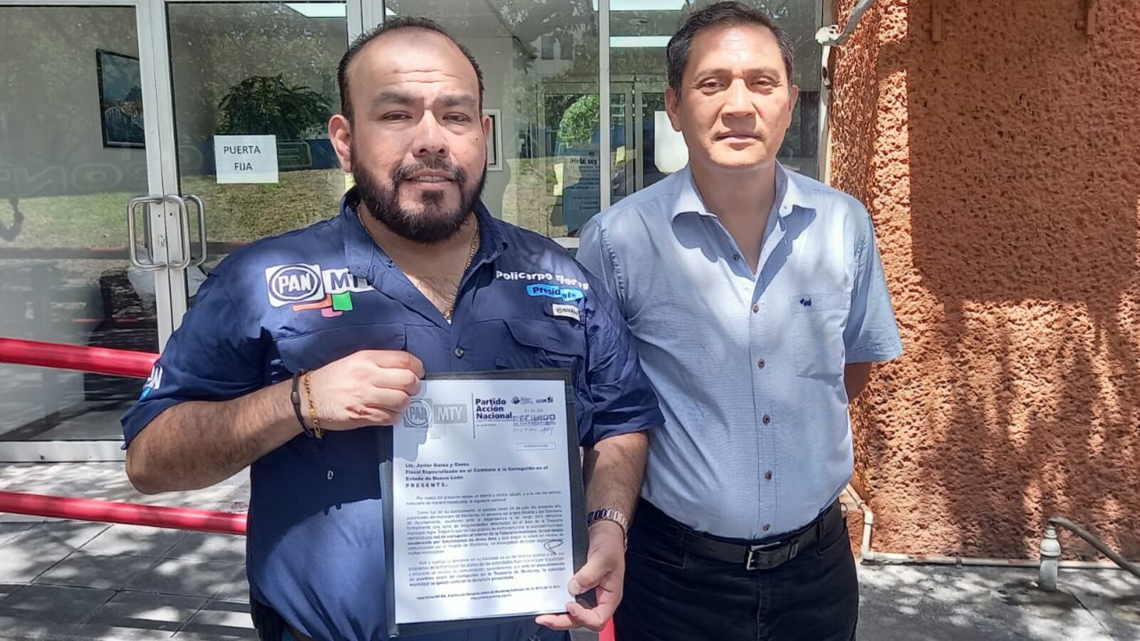 Los panistas Policarpo Flores y Juan Carlos Ruiz acudieron a la Fiscalía Anticorrupción.