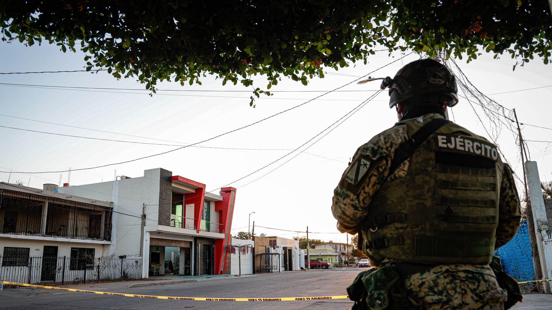 Detienen en Culiacán a 11 personas de célula delictiva