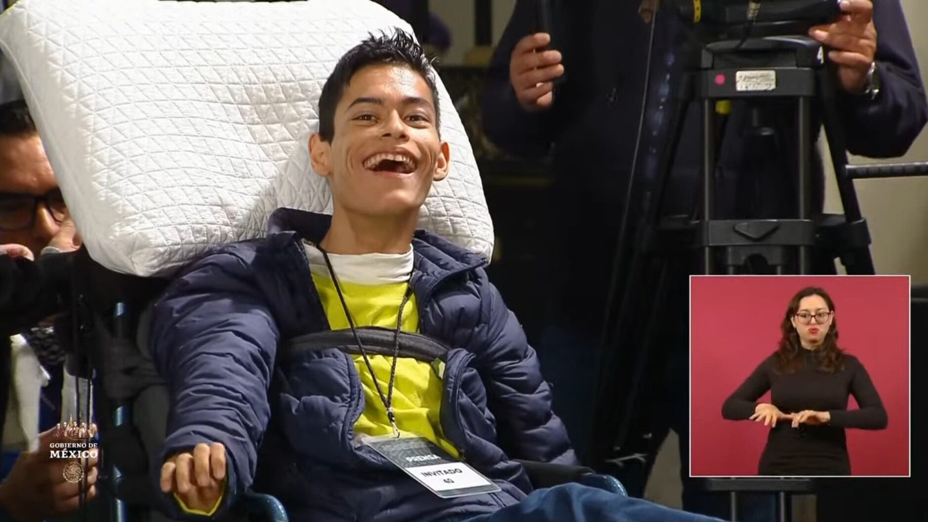 El joven, conocido por sus interacciones en TikTok, preguntó al presidente López Obrador.