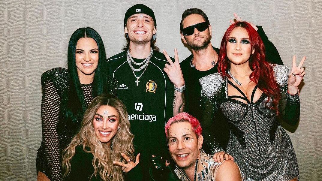 Peso Pluma hizo una visita sorpresa a la agrupación que se encuentra de gira por Estados Unidos.