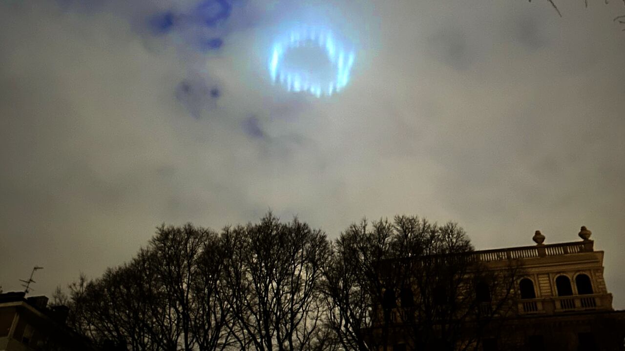 Italia-extrañas-luces-aparecieron-cielo-de-milan
