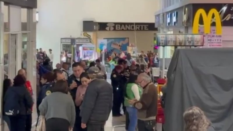 ¡Balacera en plaza de CDMX! Cuatro delincuentes asaltan joyería, ¿cuánto robaron?