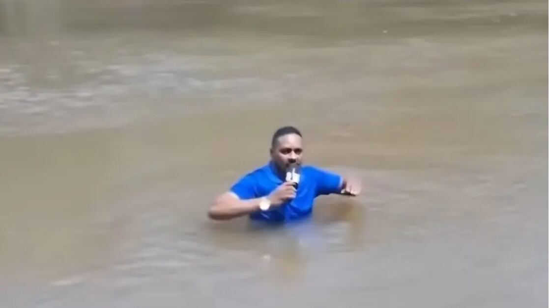 Periodista halla el cuerpo de una niña mientras informaba sobre su desaparición