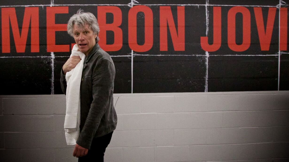 El cantante, orgullosa de su apariencia a los 61 años.