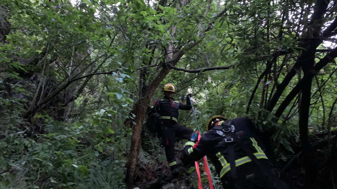 Excursionistas caen a cascada en Tepoztlán,