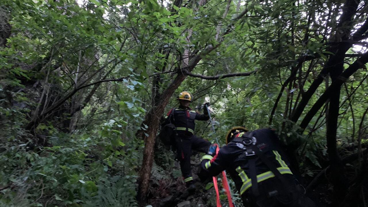Excursionistas caen a cascada en Tepoztlán,
