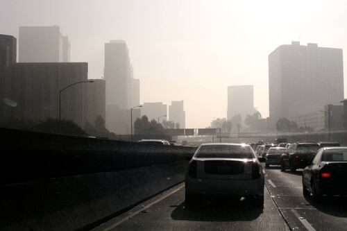 Piden regulación a vehículos de carga para reducir contaminación en la capital