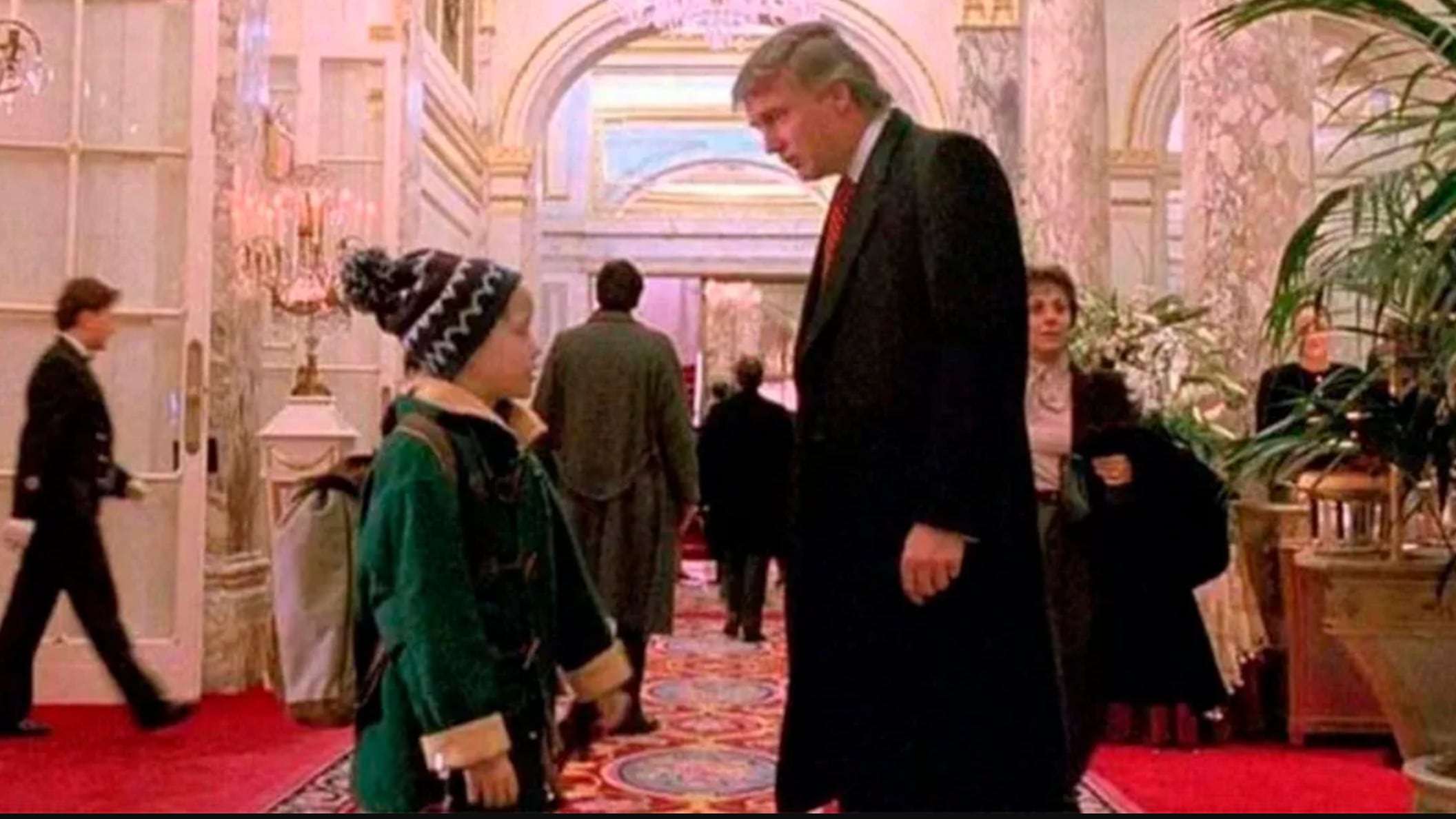 Donald Trump hizo una aparición en "Mi Pobre Angelito 2".
