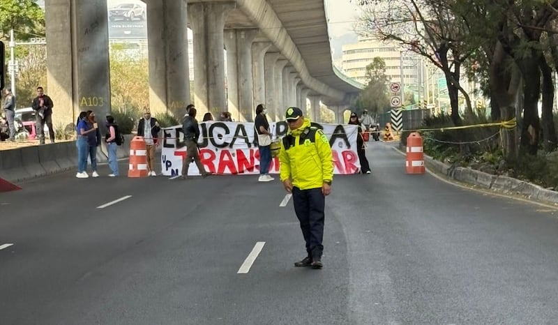 Bloqueo en Anillo Periférico provoca caos vial en CDMX este martes 13 de enero; rutas alternas