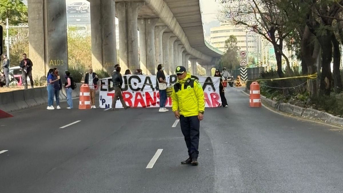 Bloqueo en Anillo Periférico provoca caos vial en CDMX este martes 13 de enero; rutas alternas