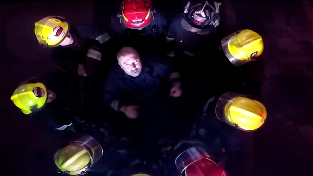 El video musical se hizo en colaboración con la dependencia municipal, quienes prestaron sus instalaciones y simulaciones