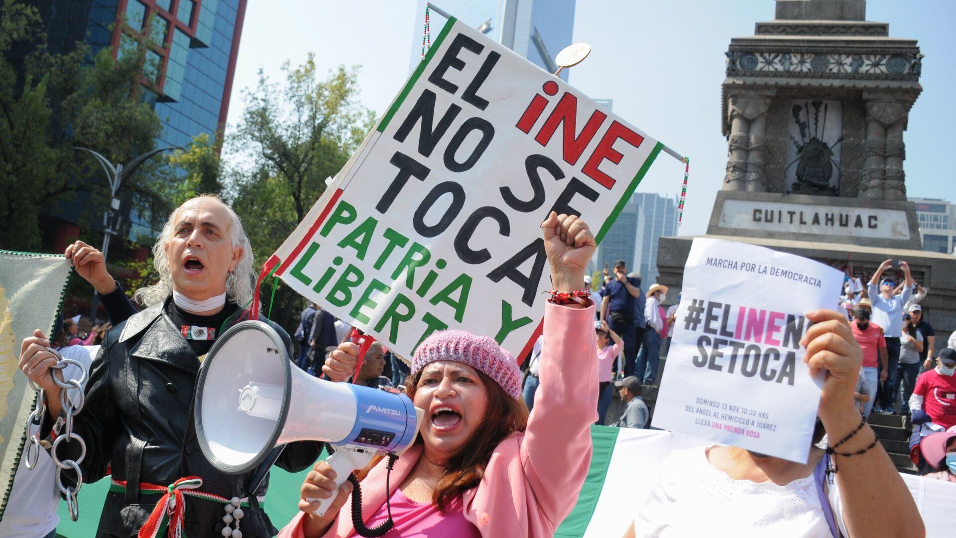 INE marcha en defensa cobra 100 pesos por transporte