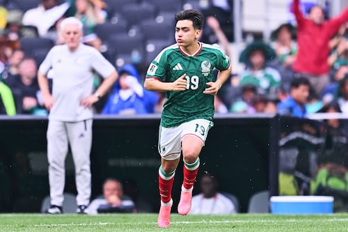 Gilberto Mora se convierte en el jugador más joven que debuta con México en un Mundial