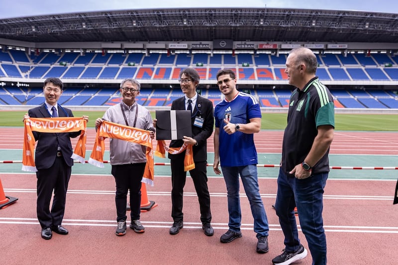 Entre sus primeras actividades se reunió con directivos del fútbol japonés.