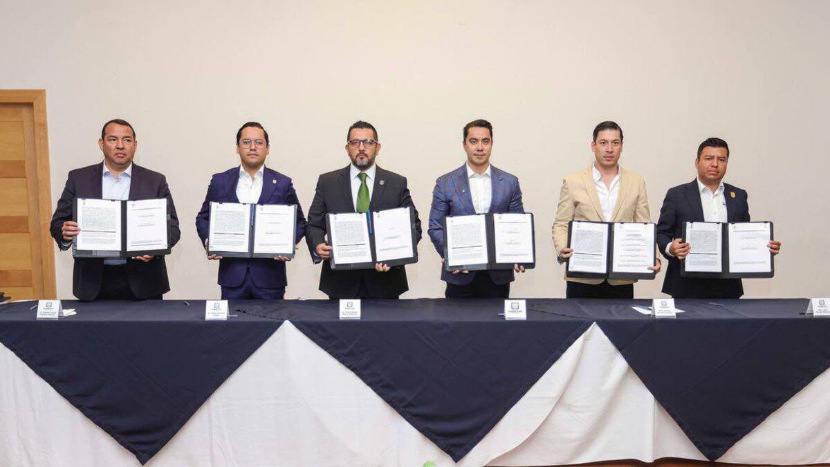 Firma de convenio entre municipios de Querétaro.