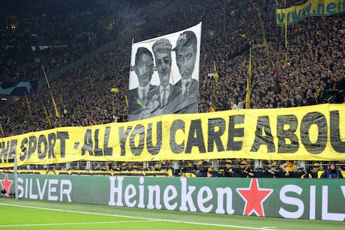 “Solo les importa el dinero”: Afición del Dortmund lanza fuerte mensaje contra la FIFA