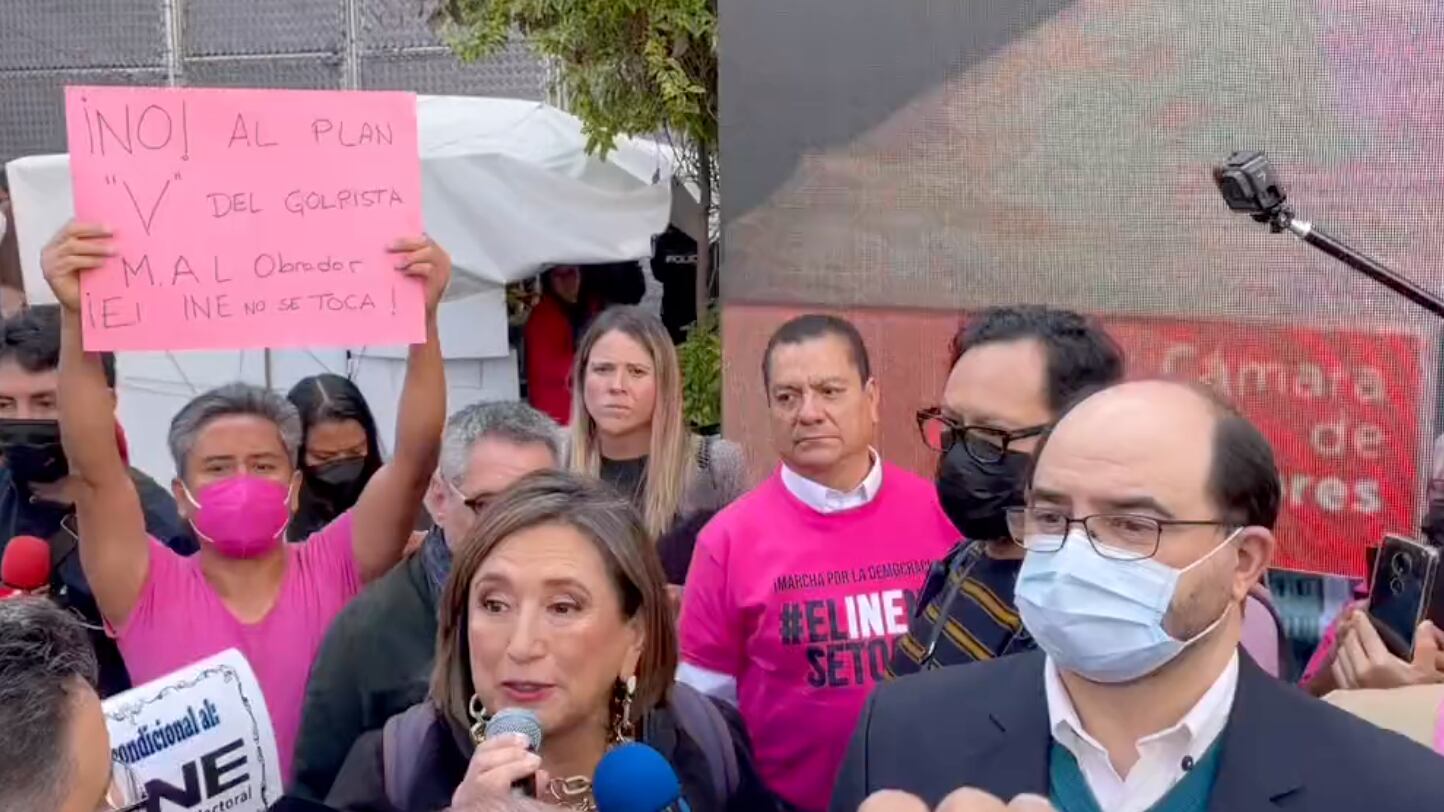 La manifestación exige que no se desmantele al INE.